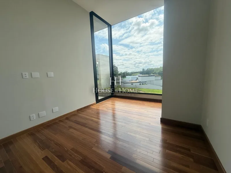 Casa à venda com 429,15m² com 4 suítes no condomínio Vila dos Pinheiros em Indaiatuba/SP.