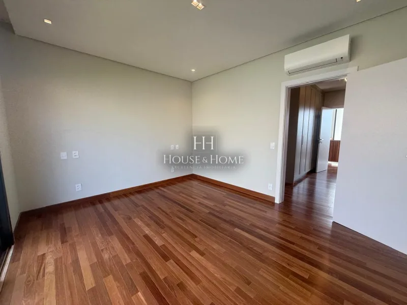 Casa à venda com 429,15m² com 4 suítes no condomínio Vila dos Pinheiros em Indaiatuba/SP.