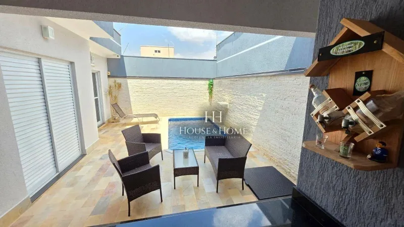 Casa Térrea, com Piscina á Venda 3 Suítes, no bairro Jd. Europa II, em Indaiatuba/SP.