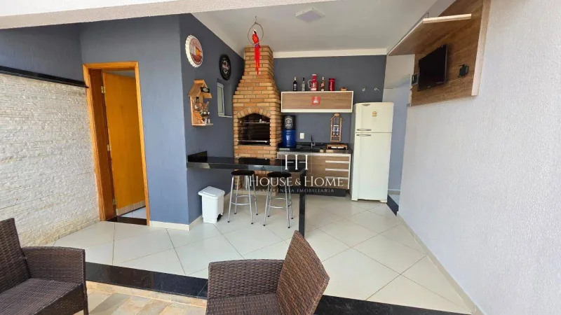 Casa Térrea, com Piscina á Venda 3 Suítes, no bairro Jd. Europa II, em Indaiatuba/SP.