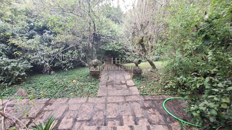 Charmosa Chácara com 4 dormitórios cercada de muito verde e tranquilidade