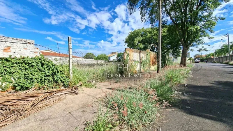 Terreno á Venda, medindo 574,91 m². Boa Topografia, Plano , no bairro Chácara Areal, em In