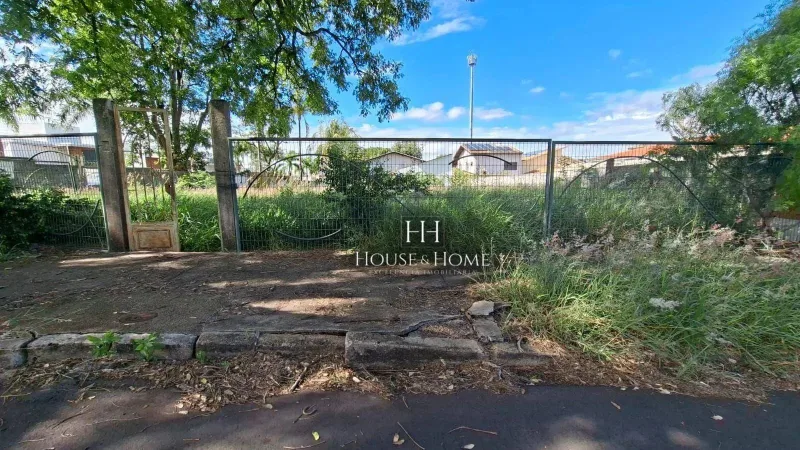Terreno á Venda, medindo 574,91 m². Boa Topografia, Plano , no bairro Chácara Areal, em In