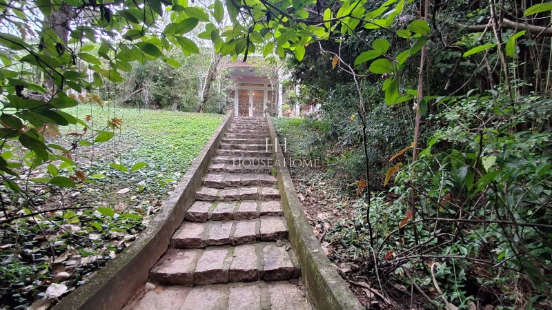 Charmosa Chácara com 4 dormitórios cercada de muito verde e tranquilidade