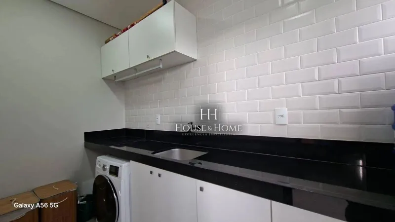 Sobrado á Venda , 3 Quartos, sendo 1 suíte e 2 demi-suites, no condomínio Vila Paraty, em 