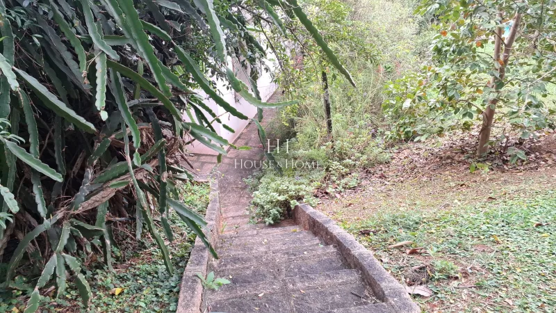 Charmosa Chácara com 4 dormitórios cercada de muito verde e tranquilidade