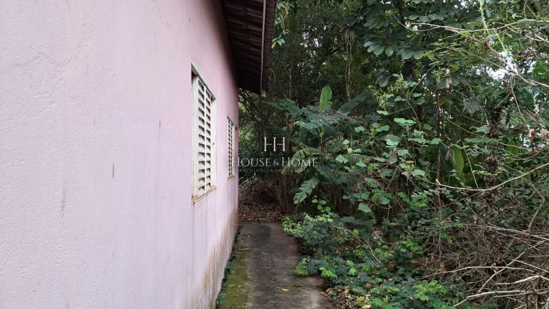 Charmosa Chácara com 4 dormitórios cercada de muito verde e tranquilidade
