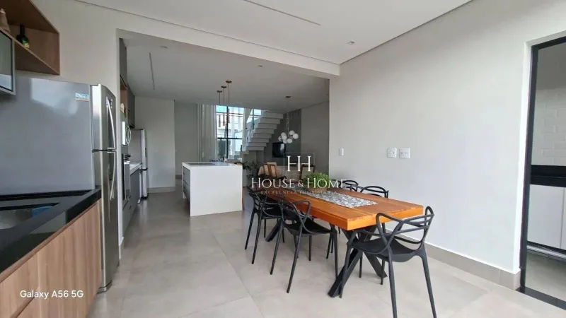 Sobrado á Venda , 3 Quartos, sendo 1 suíte e 2 demi-suites, no condomínio Vila Paraty, em 