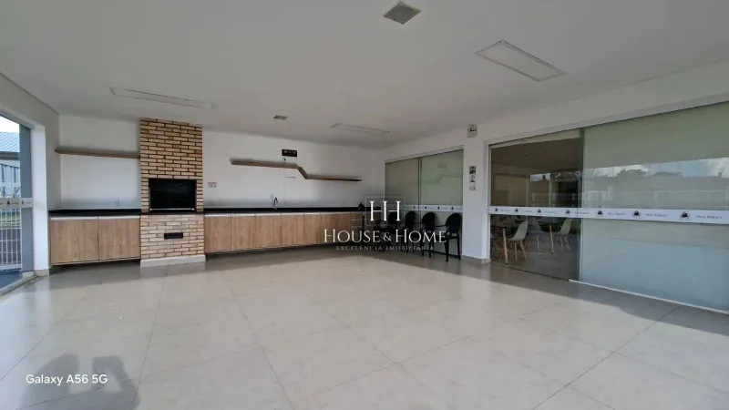 Sobrado á Venda , 3 Quartos, sendo 1 suíte e 2 demi-suites, no condomínio Vila Paraty, em 