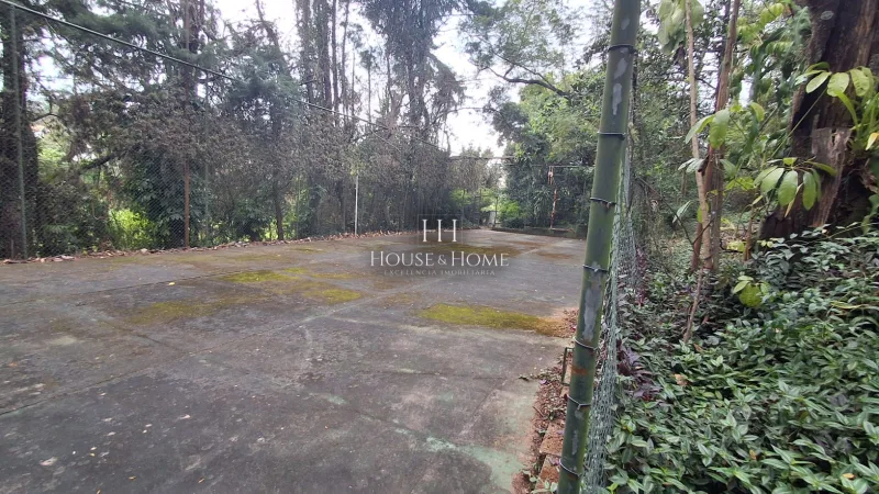 Charmosa Chácara com 4 dormitórios cercada de muito verde e tranquilidade