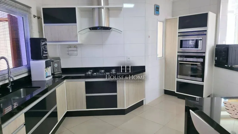 Casa Térrea, com Piscina á Venda 3 Suítes, no bairro Jd. Europa II, em Indaiatuba/SP.