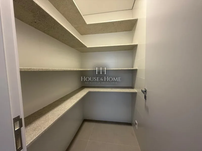 Casa à venda com 429,15m² com 4 suítes no condomínio Vila dos Pinheiros em Indaiatuba/SP.