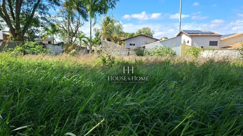 Terreno á Venda, medindo 574,91 m². Boa Topografia, Plano , no bairro Chácara Areal, em In