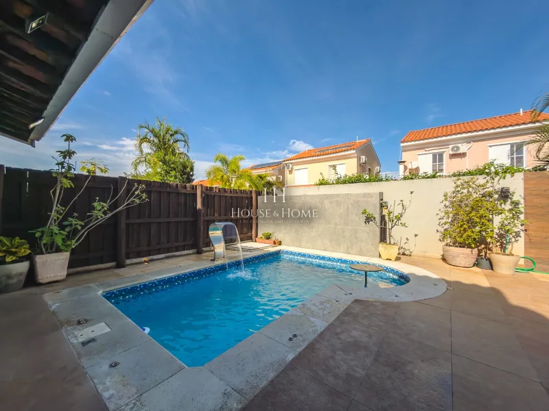 Casa Sobrado à venda 3 quartos / 1 suite com Piscina - Cond. Casa Bela em Indaiatuba/SP