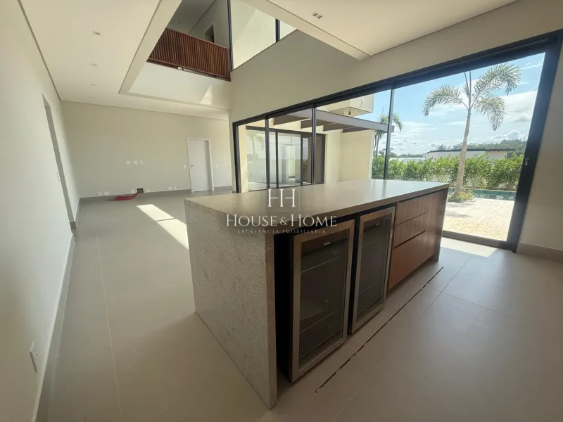 Casa à venda com 429,15m² com 4 suítes no condomínio Vila dos Pinheiros em Indaiatuba/SP.