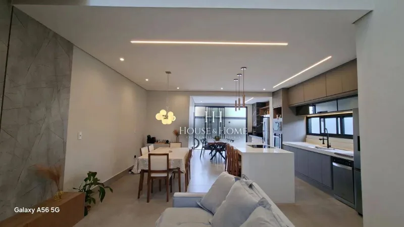 Sobrado á Venda , 3 Quartos, sendo 1 suíte e 2 demi-suites, no condomínio Vila Paraty, em 