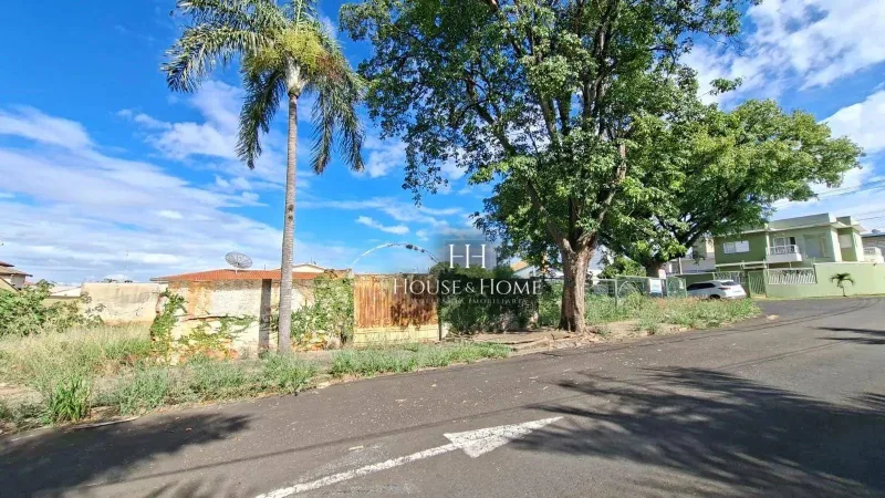 Terreno á Venda, medindo 574,91 m². Boa Topografia, Plano , no bairro Chácara Areal, em In