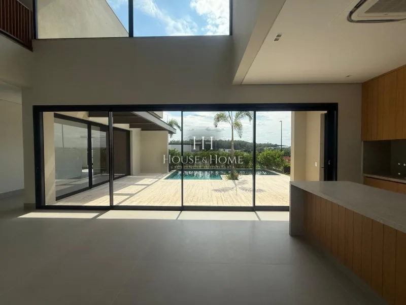 Casa à venda com 429,15m² com 4 suítes no condomínio Vila dos Pinheiros em Indaiatuba/SP.