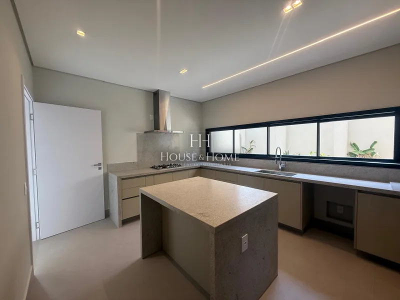 Casa à venda com 429,15m² com 4 suítes no condomínio Vila dos Pinheiros em Indaiatuba/SP.