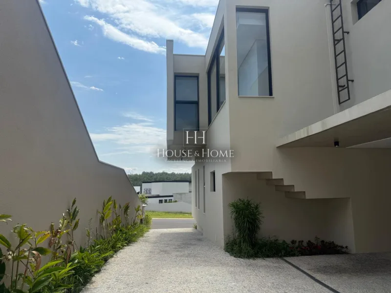 Casa à venda com 429,15m² com 4 suítes no condomínio Vila dos Pinheiros em Indaiatuba/SP.