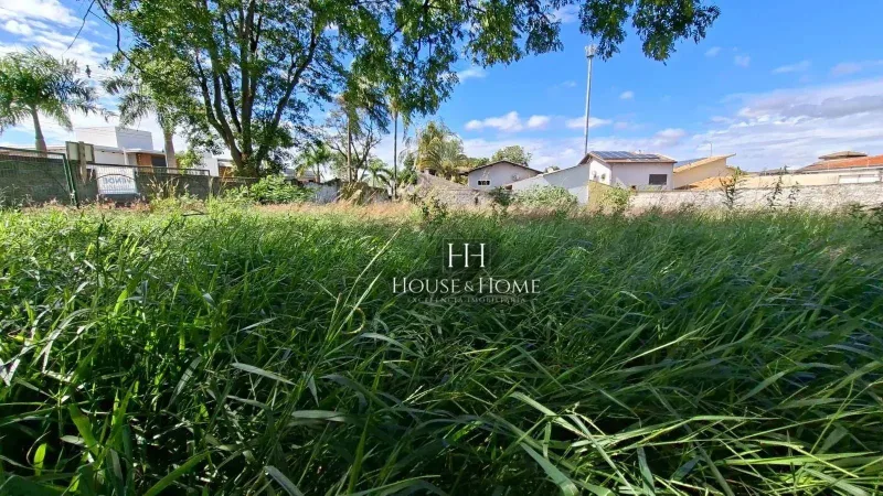 Terreno á Venda, medindo 574,91 m². Boa Topografia, Plano , no bairro Chácara Areal, em In