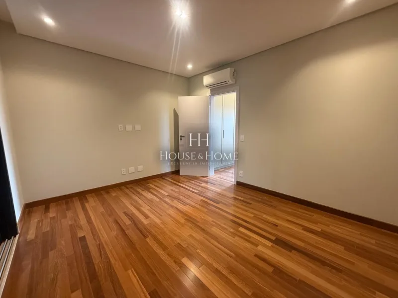 Casa à venda com 429,15m² com 4 suítes no condomínio Vila dos Pinheiros em Indaiatuba/SP.