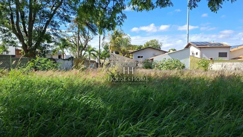 Terreno á Venda, medindo 574,91 m². Boa Topografia, Plano , no bairro Chácara Areal, em In