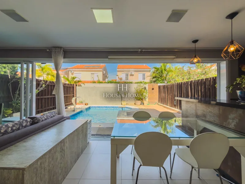 Casa Sobrado à venda 3 quartos / 1 suite com Piscina - Cond. Casa Bela em Indaiatuba/SP